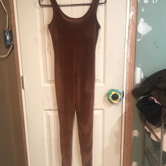 I’m selling a jump suit it’s brown its a small fits girls and women - Picture 1 of 2